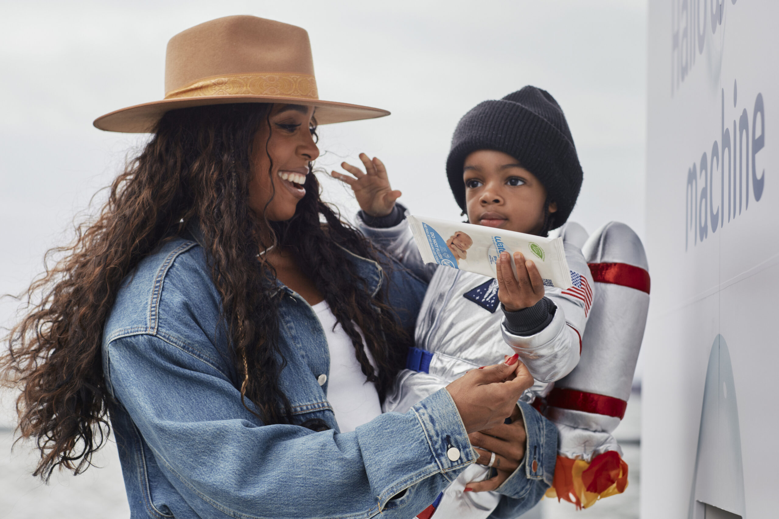 Kelly Rowland Partners With Water Wipes For #Hallowclean Station Campaign –  Royaltee Magazine